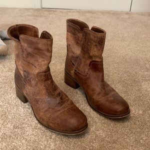 Diva true shirt boots. Size 8